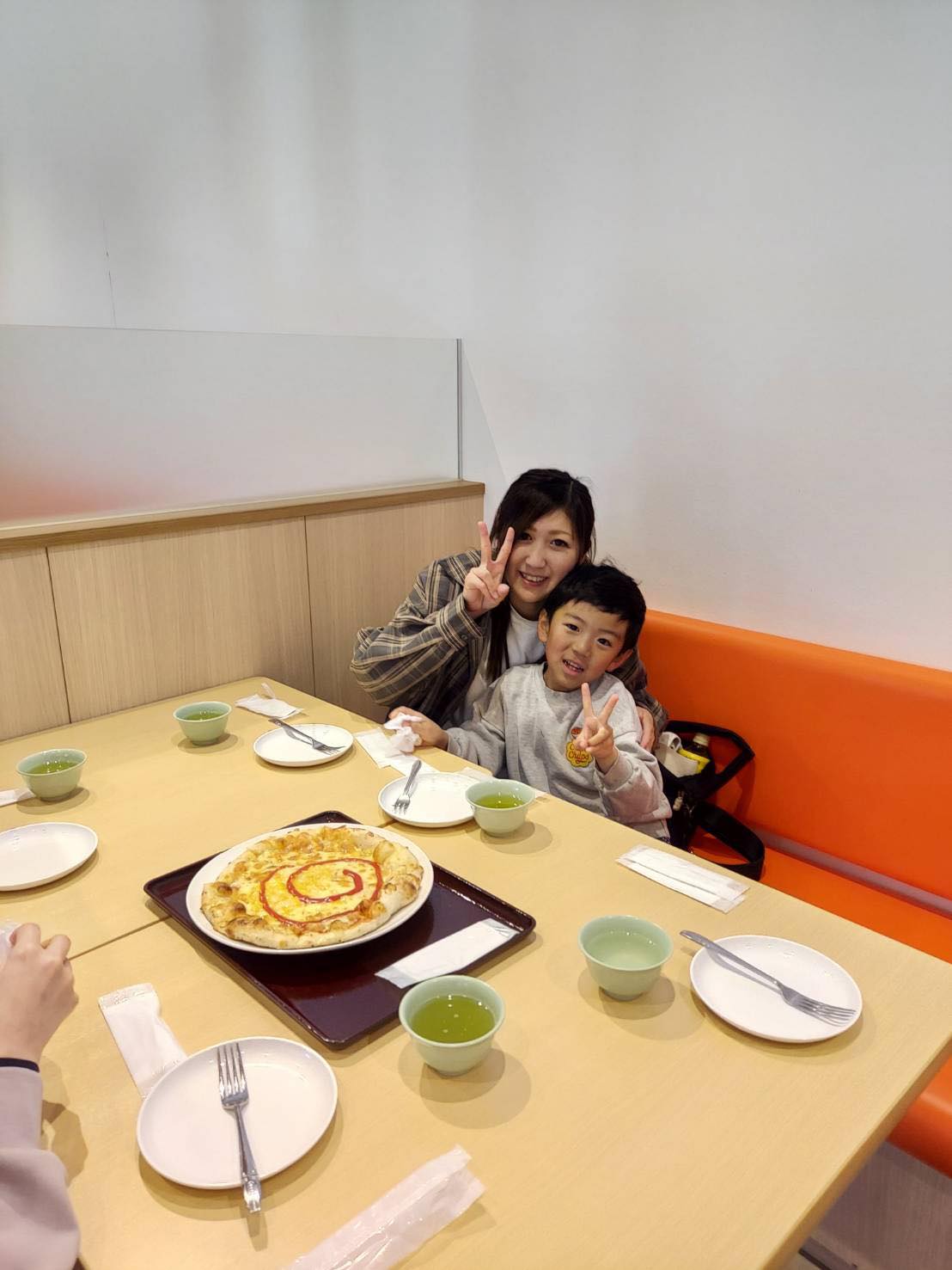 みんなで一緒にピザパーティ